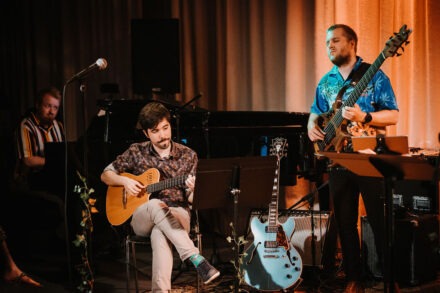 Musiker-Bass-Gitarre-Piano