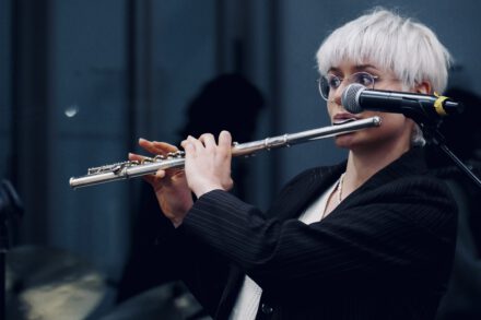 Yvonne-Schwitalla_spielt_Querflöte